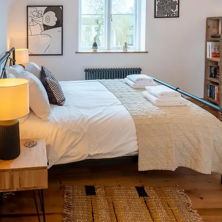 Stylish Quayside Apartment With River View Norwich Exterior photo