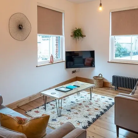 Stylish Quayside Apartment With River View Norwich Exterior photo