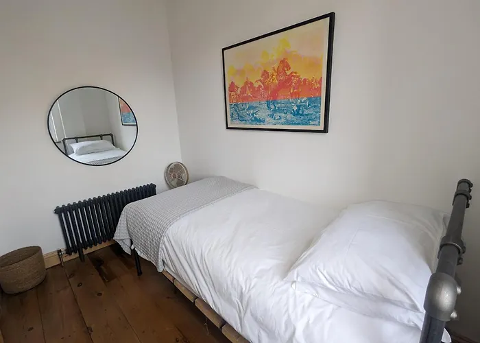 Stylish Quayside Apartment With River View