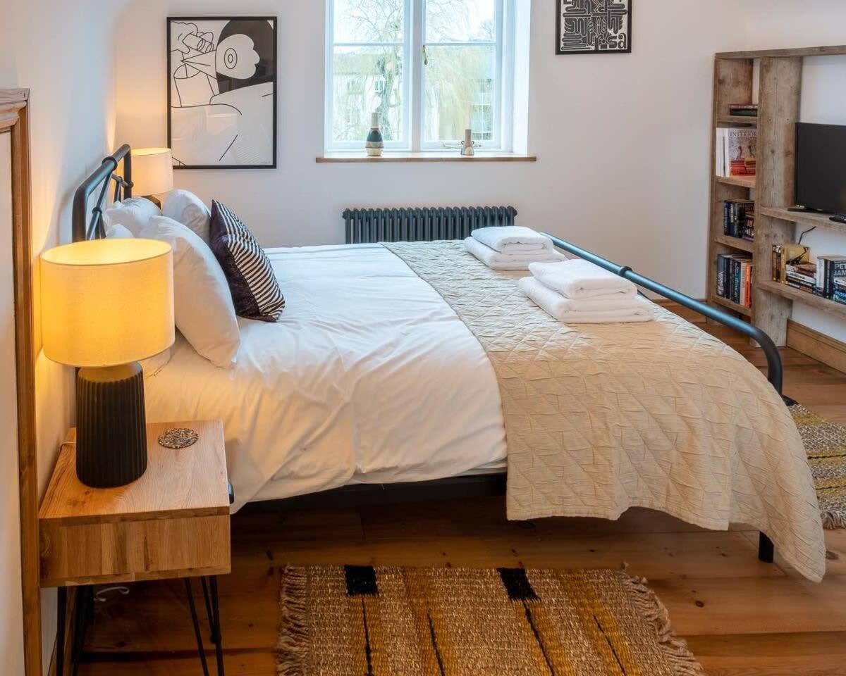 Stylish Quayside With River View Apartment *