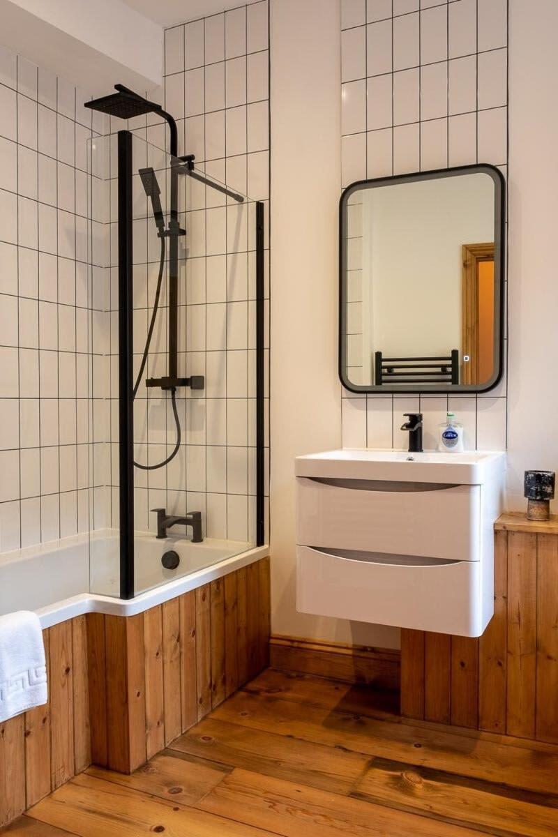 Stylish Quayside With River View Apartment Norwich